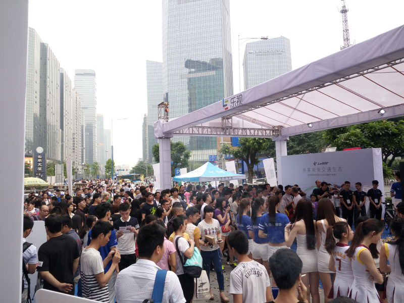 樂視二代手機(jī)千城萬店現(xiàn)貨首銷 樂迷風(fēng)雨無阻掀搶購(gòu)熱潮