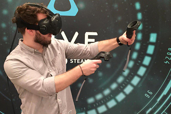HTC連續五季度虧損 押注VR能否自救？
