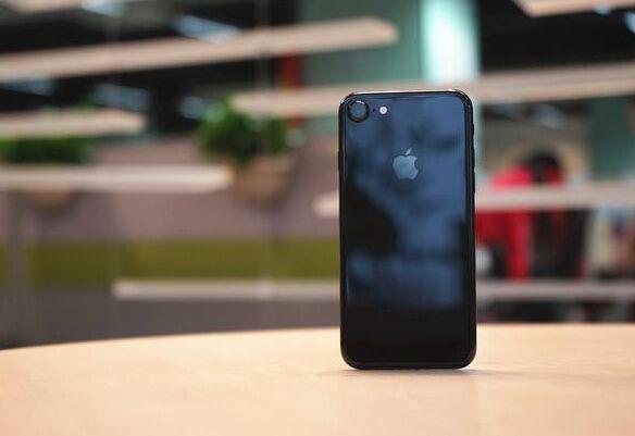 國產(chǎn)手機(jī)齊側(cè)目！iPhone 7今年出貨目標(biāo)：1億臺(tái)