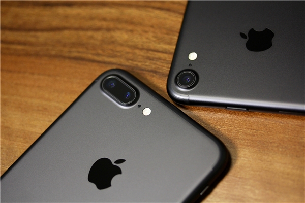 亮黑色iPhone 7 Plus價(jià)格暴跌