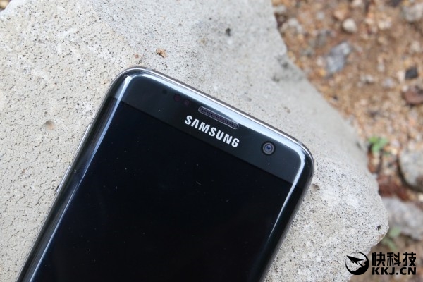 三星Galaxy S8曝光:四邊都是曲面屏