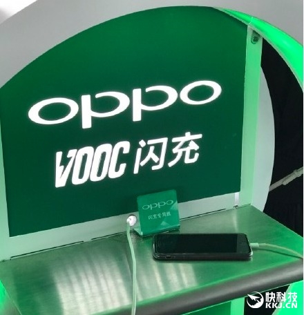 OPPO在高鐵設(shè)立免費(fèi)充電樁