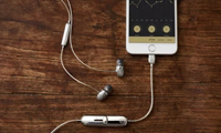 iPhone 8要用USB-C？蘋果用新接口給出答案