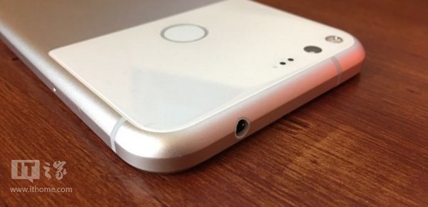 曝谷歌Pixel 2旗艦手機(jī)將會(huì)取消3.5mm耳機(jī)端口