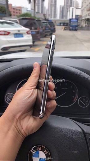iPhone 8原型機(jī)流出 玻璃機(jī)身+豎向雙攝