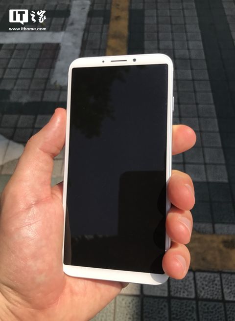 蘋(píng)果iPhone 8工程機(jī)上手：后置指紋，屏占比驚人