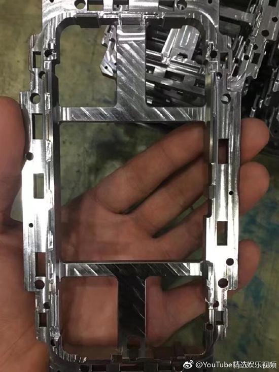 富士康工廠泄露iPhone 8“裸機”:又窄又短