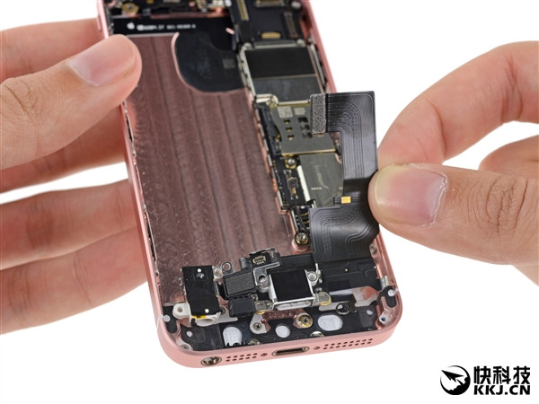 國產(chǎn)手機集體發(fā)愁！iPhone 8狂吃閃存：64GB起