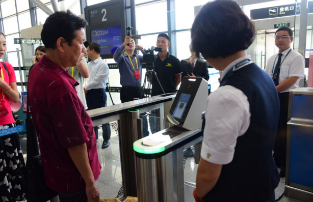 人臉識別技術提高 多國機場“刷臉通關”提高效率