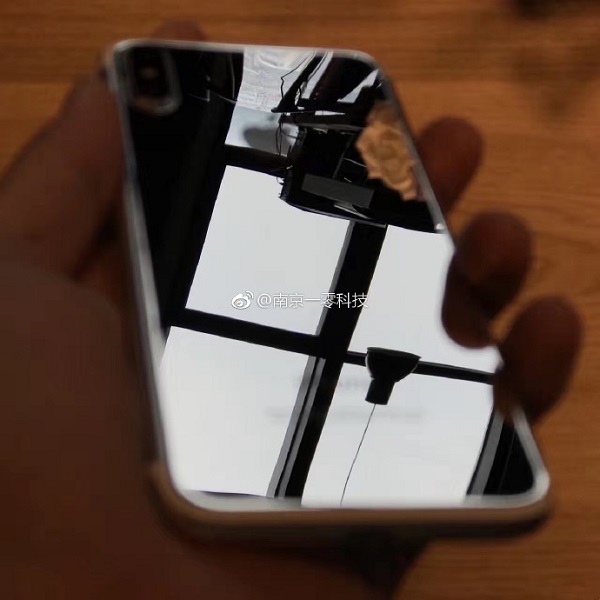 告別“亮黑”煩惱？iPhone 8背殼玻璃讓它不容易被刮花