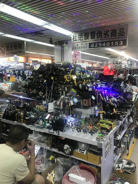 手機(jī)之城華強(qiáng)北 如今淪為“雜貨用品”一條街