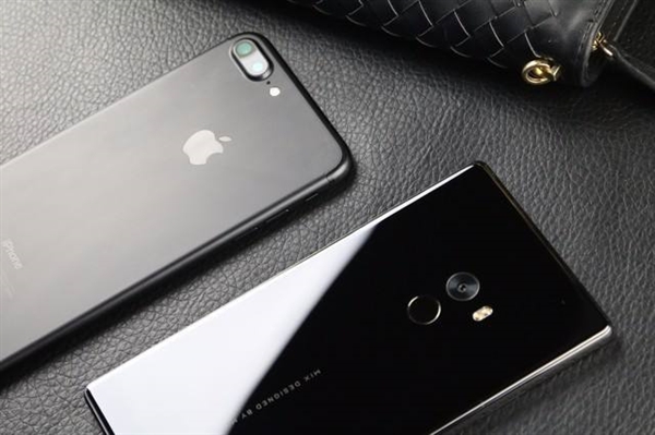 小米MIX2發(fā)布會撞車iPhone 8 雷軍:純屬巧合