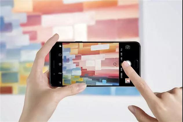巴基斯坦日報: 雙攝像頭拍照手機OPPO F3引領(lǐng)全國性新潮流
