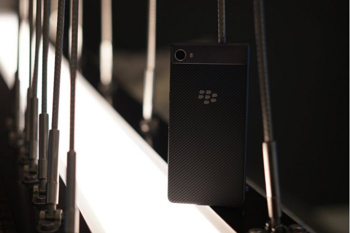 黑莓與TCL正式發(fā)布全觸屏機型 BlackBerry Motion