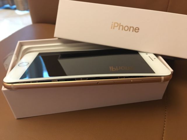 iPhone 8十連裂 美國再現(xiàn)兩例面板開裂