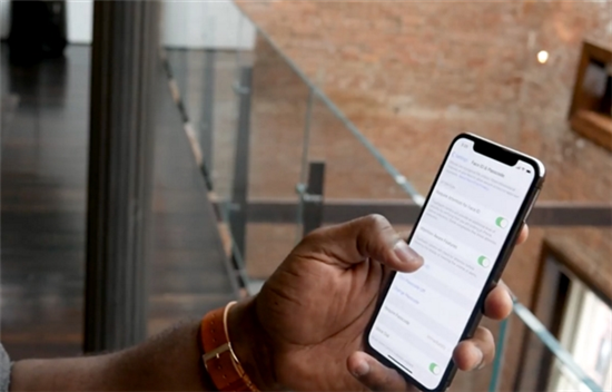 人臉識別體驗(yàn)超棒！iPhone X被優(yōu)待