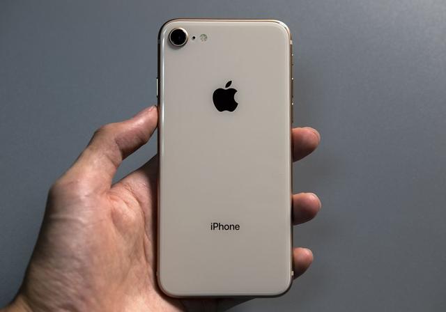 iPhone 8狂降一千多，最尷尬的卻是國產(chǎn)旗艦機(jī)們