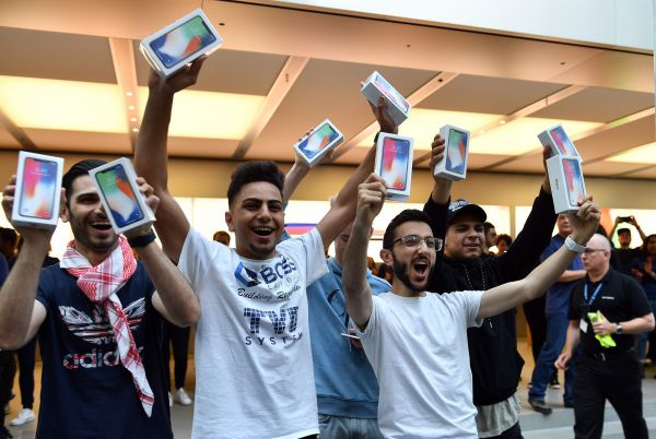 英媒：iPhone X助蘋(píng)果三季度重奪最賺錢(qián)公司桂冠