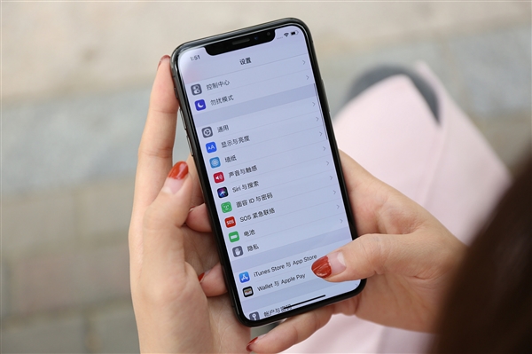 iPhone X賣一萬照樣買!蘋果將超三星成全球最大手機(jī)廠商
