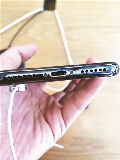 iPhone X掉漆嚴(yán)重到?jīng)]法直視：蘋(píng)果回應(yīng)讓用戶很崩潰