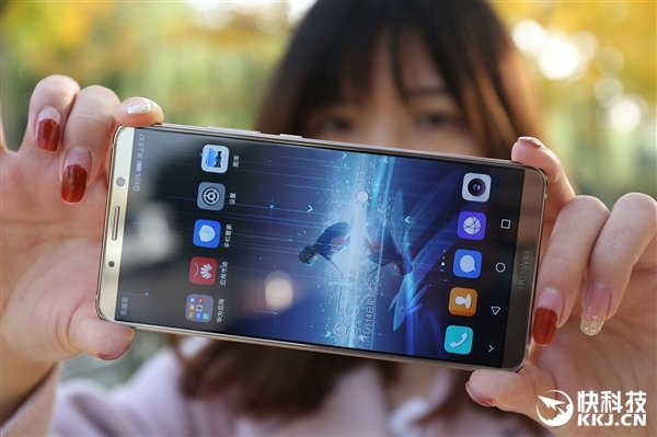 華為Mate 10 Pro首賣遭瘋搶:閑魚加價1000賣