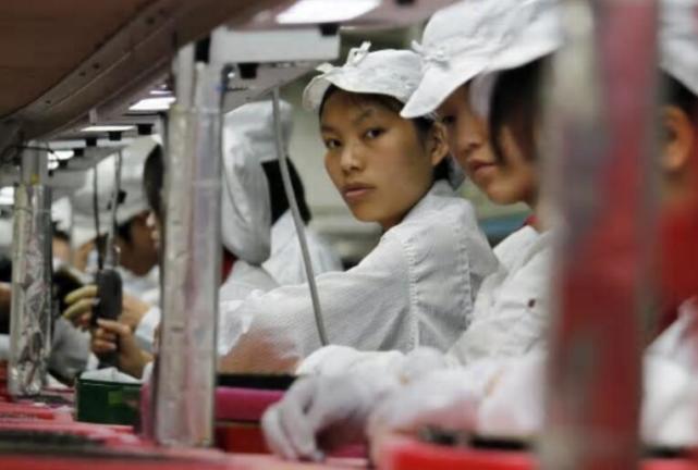 富士康:鄭州工廠已停止非法使用實(shí)習(xí)生加班
