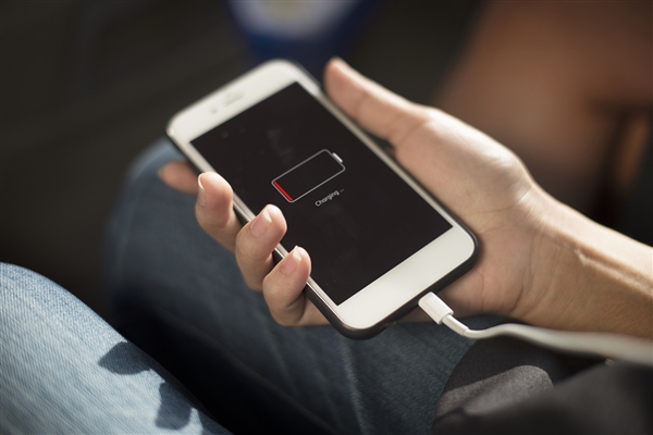 iPhone終于要增大電池:只為原深感攝像頭