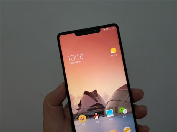 神似iPhone X 小米全面屏新機(jī)外形偷跑:也有劉海