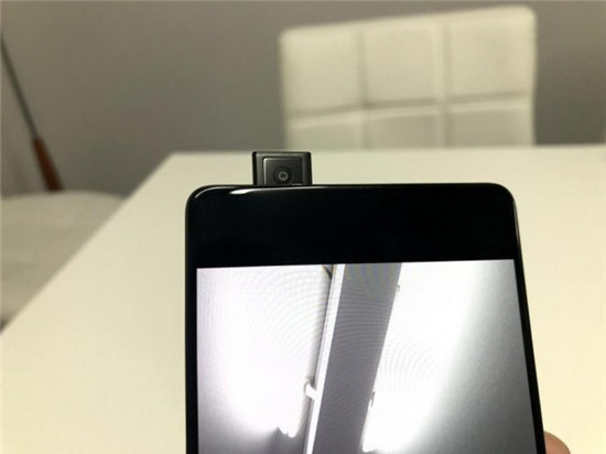 外媒盛贊MWC中國手機(jī)創(chuàng)新 iPhone X設(shè)計(jì)落伍了