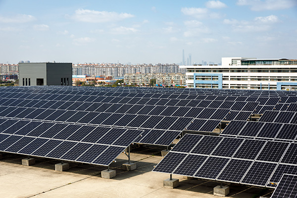跟著蘋果中國掌門探秘手機代工廠：機器貼膜，蘋果工程師常駐
