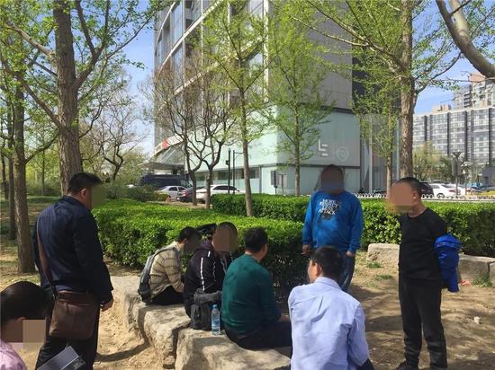 等了521天后 樂(lè)視大樓下只剩最后這8人
