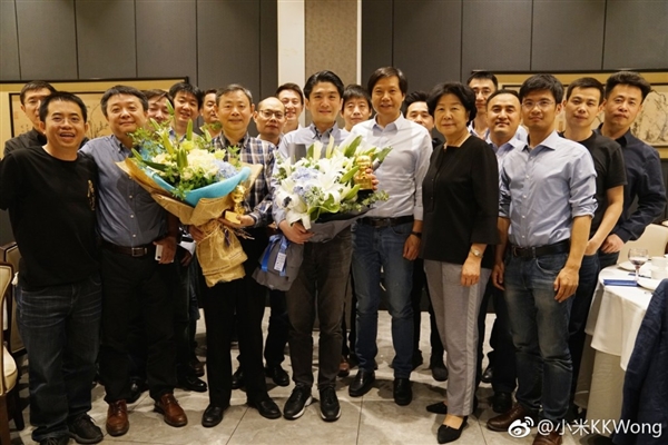 小米兩位創(chuàng)始人離開:雷軍歡送場面感人
