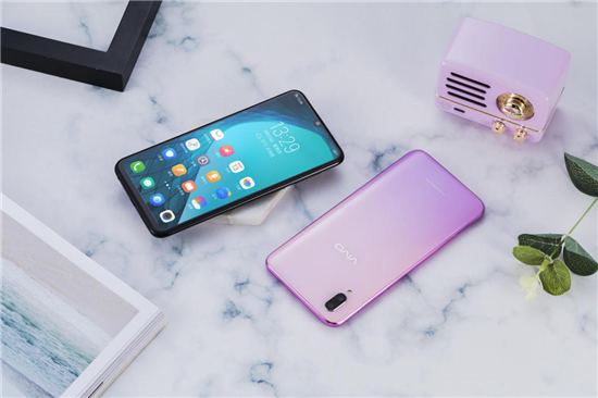 vivo Y97真機(jī)圖賞：最具性價(jià)比的水滴屏新機(jī)