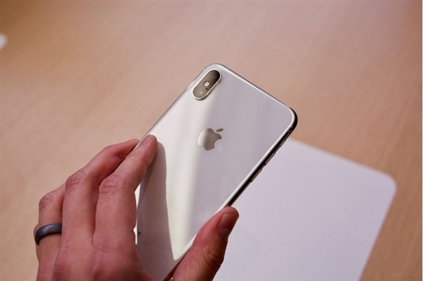 蘋果iPhone XS國(guó)行今日正式開賣:8699元起