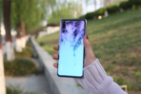 越來越多手機使用雙玻璃材質(zhì)：你能接受嗎？