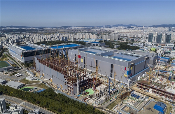 三星宣布7nm LPP量產(chǎn)！基于EUV光刻技術(shù)、性能增加20%