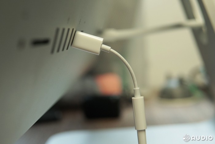 當(dāng)iPhone銷量數(shù)據(jù)步其耳機插孔后塵時 投資者憤怒了