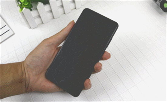 大屏大內(nèi)存，AI長續(xù)航！vivo Y73上手體驗