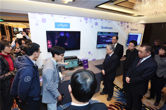 vivo業(yè)內(nèi)首次公開(kāi)展示5G手機(jī)，微信等常用應(yīng)用已可使用
