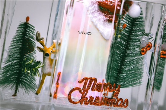 迎合圣誕氣息，vivo X23幻彩版創(chuàng)意照出爐
