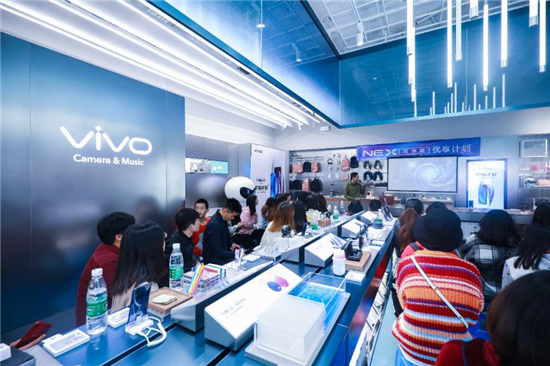 vivo NEX雙屏版推出“優(yōu)享計劃”，老用戶可搶先體驗非凡雙屏