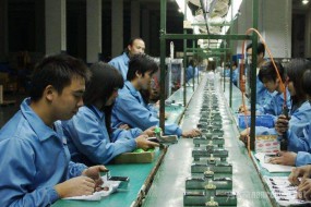 富士康被曝裁員超5萬人 專家：iPhone黃金時(shí)代結(jié)束