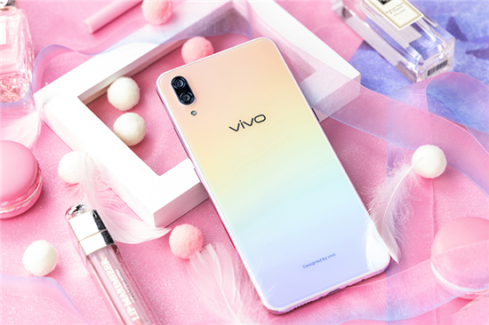 vivo X23幻彩版情人節(jié)視頻引熱議，網(wǎng)友：這才是我的愛情