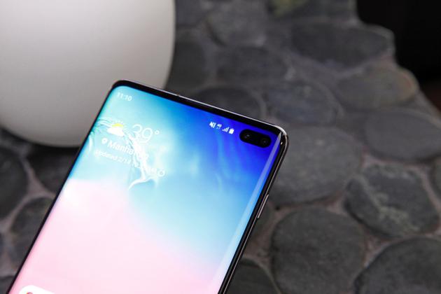 美媒:雖然打孔屏比劉海屏好 但iPhone仍強(qiáng)于三星S10