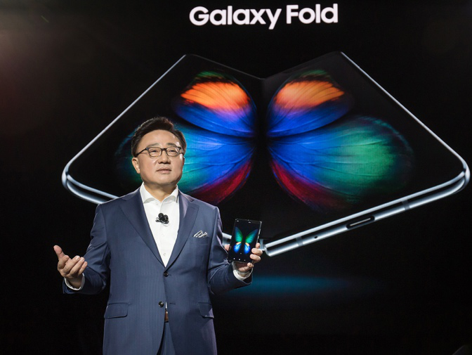 開(kāi)創(chuàng )智能手機新品類(lèi):三星折疊手機Galaxy Fold解析