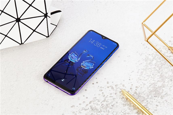 vivo U1真機圖賞：靈動水滴屏+科技美學(xué)，千元品質(zhì)典范