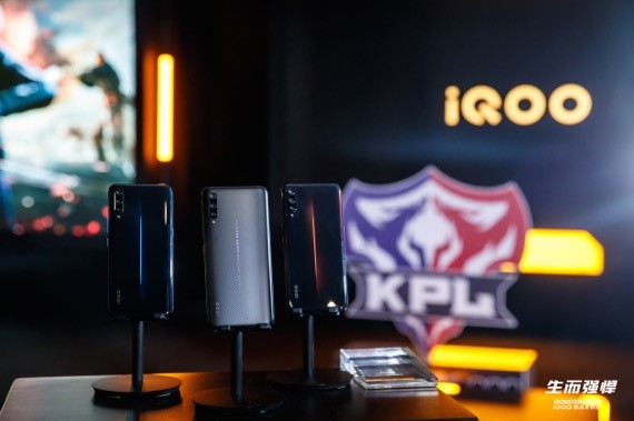 索尼旗艦級(jí)IMX363傳感器，iQOO拍照效果如何樣張會(huì)說話