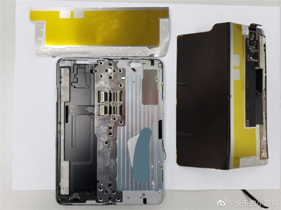 拆解Galaxy Fold顯示內(nèi)部結(jié)構(gòu)很是凌亂