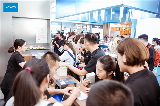 9大城市15家品牌體驗店盛大開業(yè) vivo開啟互動式體驗零售新方向