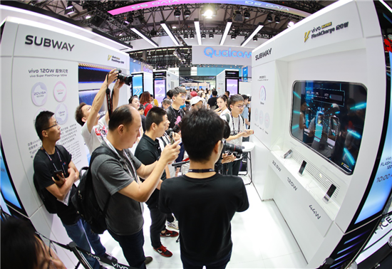 iQOO 5G手機正式亮相 vivo展出多款5G智慧終端